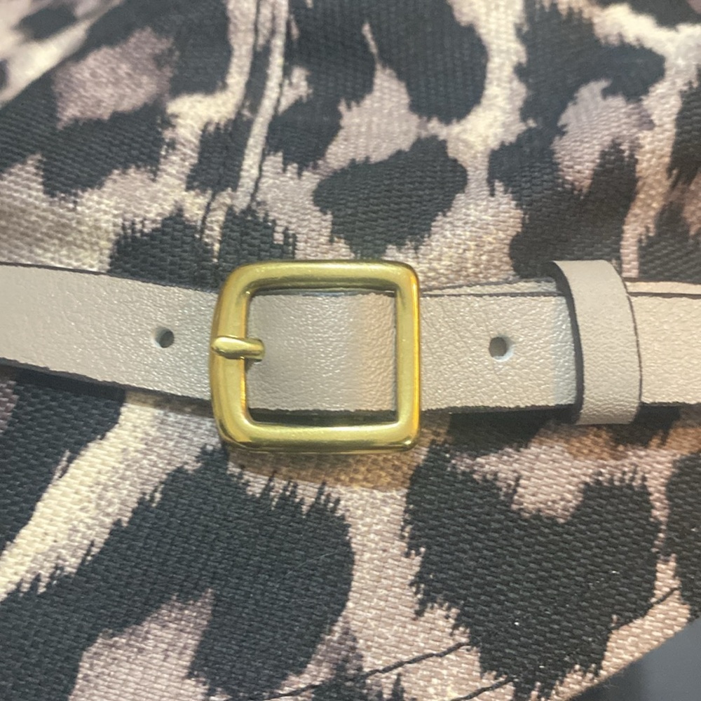 Coach classic Audrey Hepburn look - Picture 8 of 8